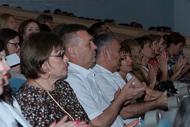 Сергей Грачев вручил награды врачам